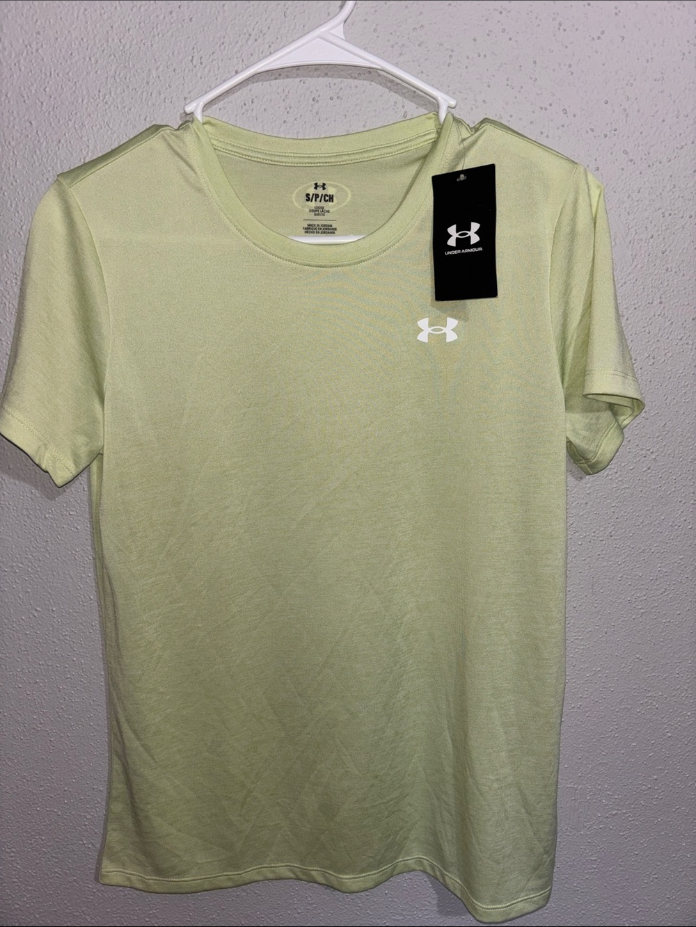 Under Armour - NWT- Women's Tech Twist Short-Sleeve V-Neck T-Shirt (Small)